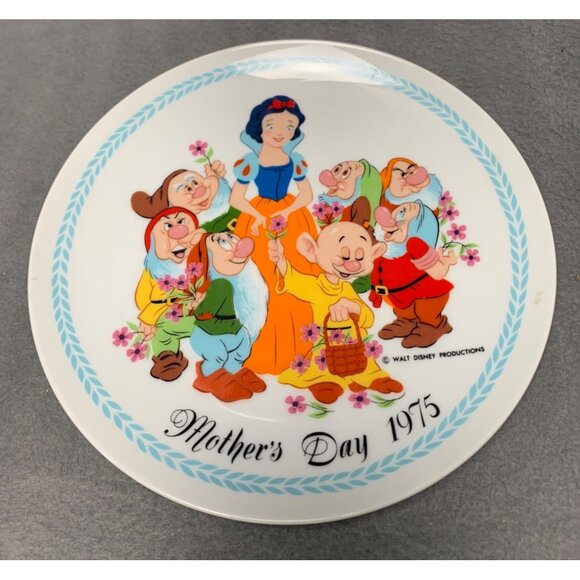 Disney Family Collector Series Mothers Day 1975 Plate - Picture 4 of 9